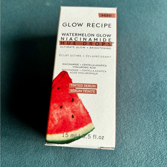 Glow Recipe
Watermelon Glow Niacinamide Hue Drops Sun Glow Serum mini 15 ml - Picture 2 of 3